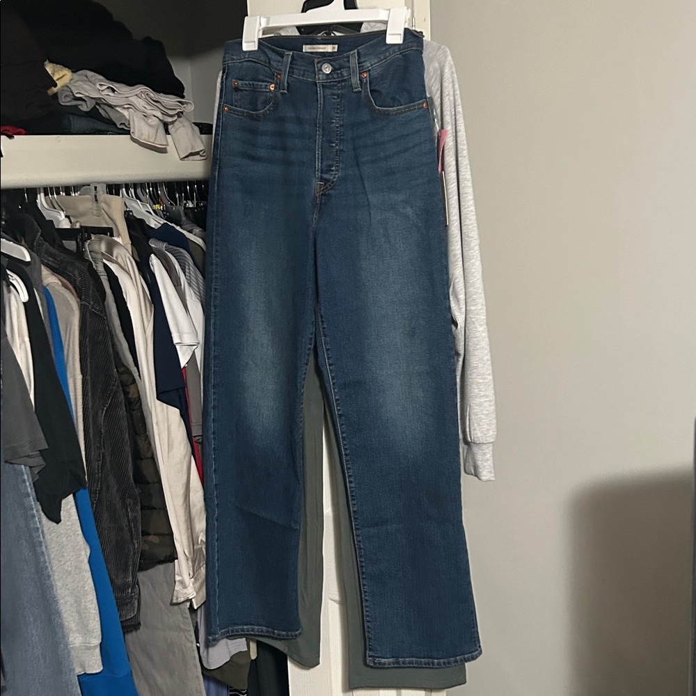 Levi “Ribcage Classic Straight” Jeans!